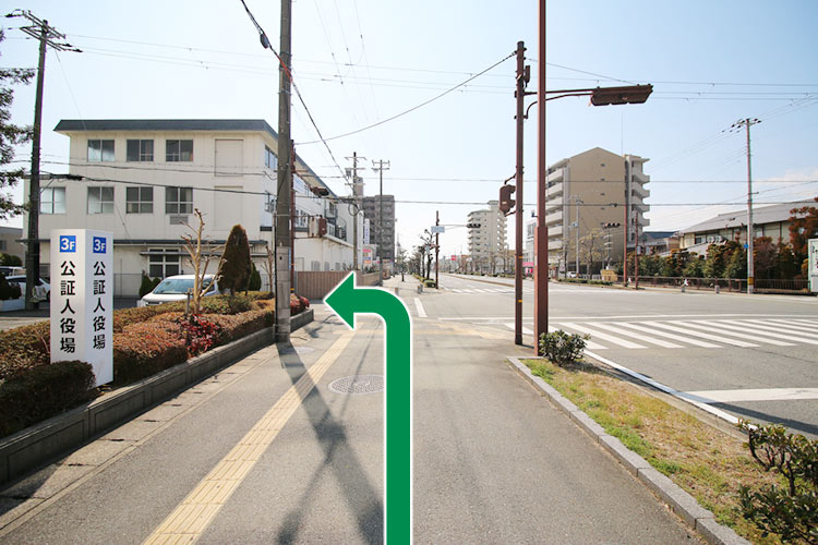 姫路東公証役場を左折してください。